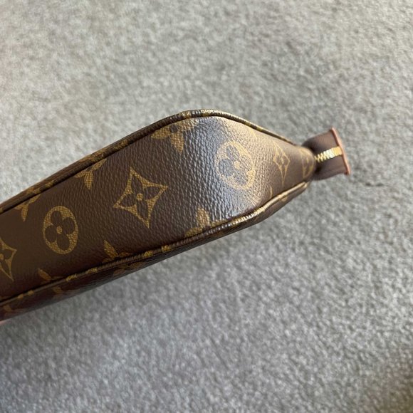 100% Authentic Louis Vuitton Pochette Accessoires M40712 *receipt included* - Picture 5 of 11